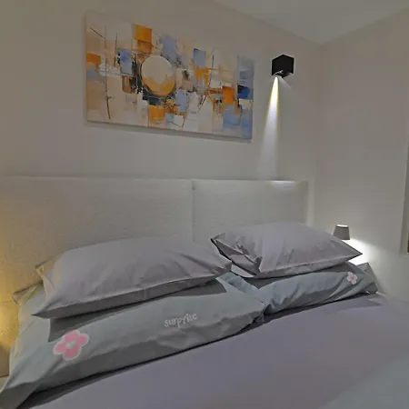 Apartment By The Sea Veli Losinj, Losinj - 24590 Veli Lošinj