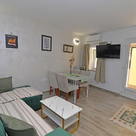Apartment By The Sea Veli Losinj, Losinj - 24590 Veli Lošinj